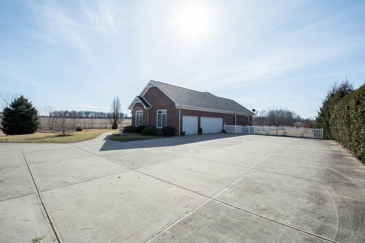 10501 West Division Road Yorktown, IN 47396 - Photo 9 of 36 Gallery Image 9
