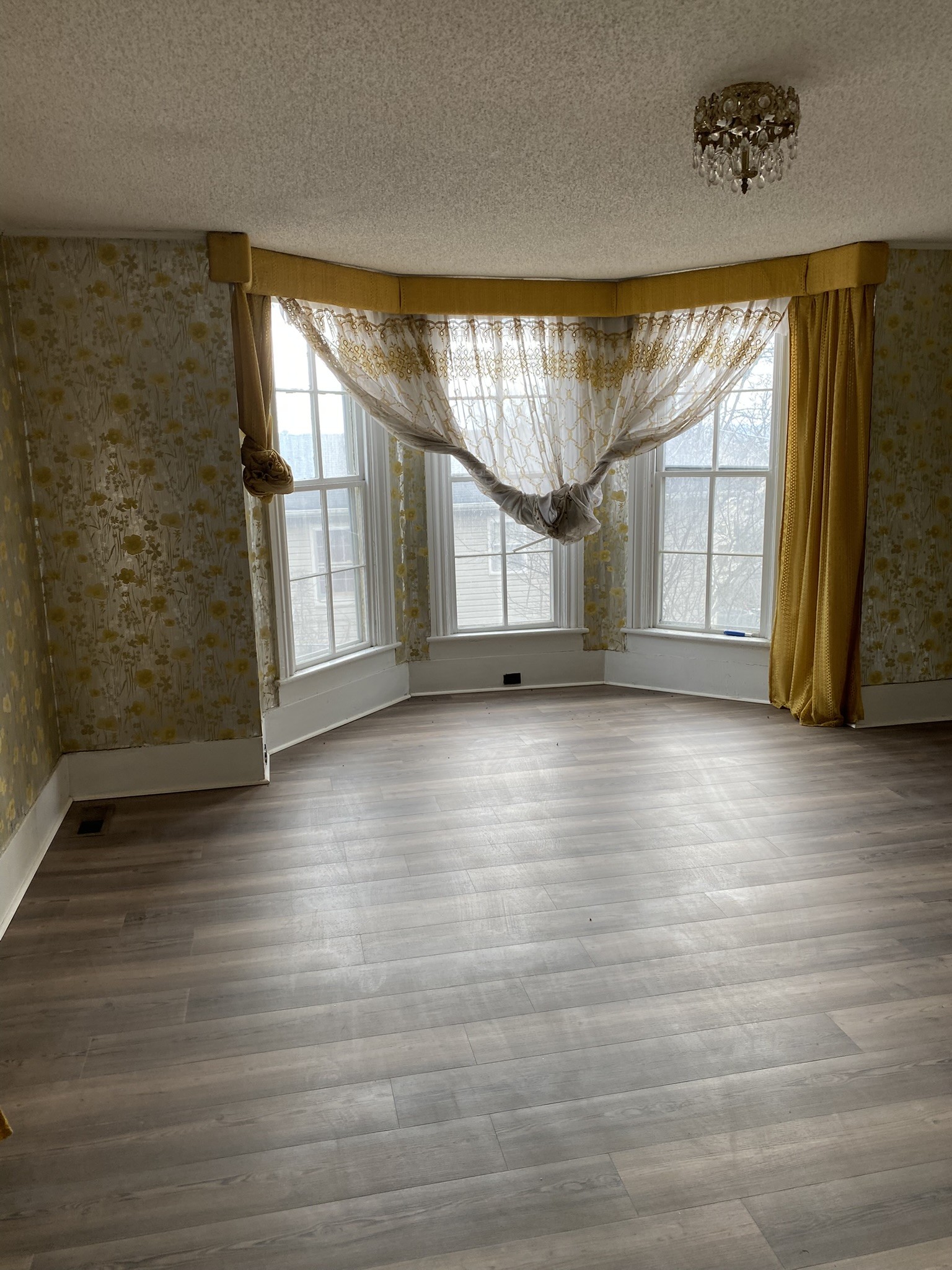 339 West Washington Street Pulaski, TN 38478 - Photo 15 of 23 wooden floor in an empty room with a window