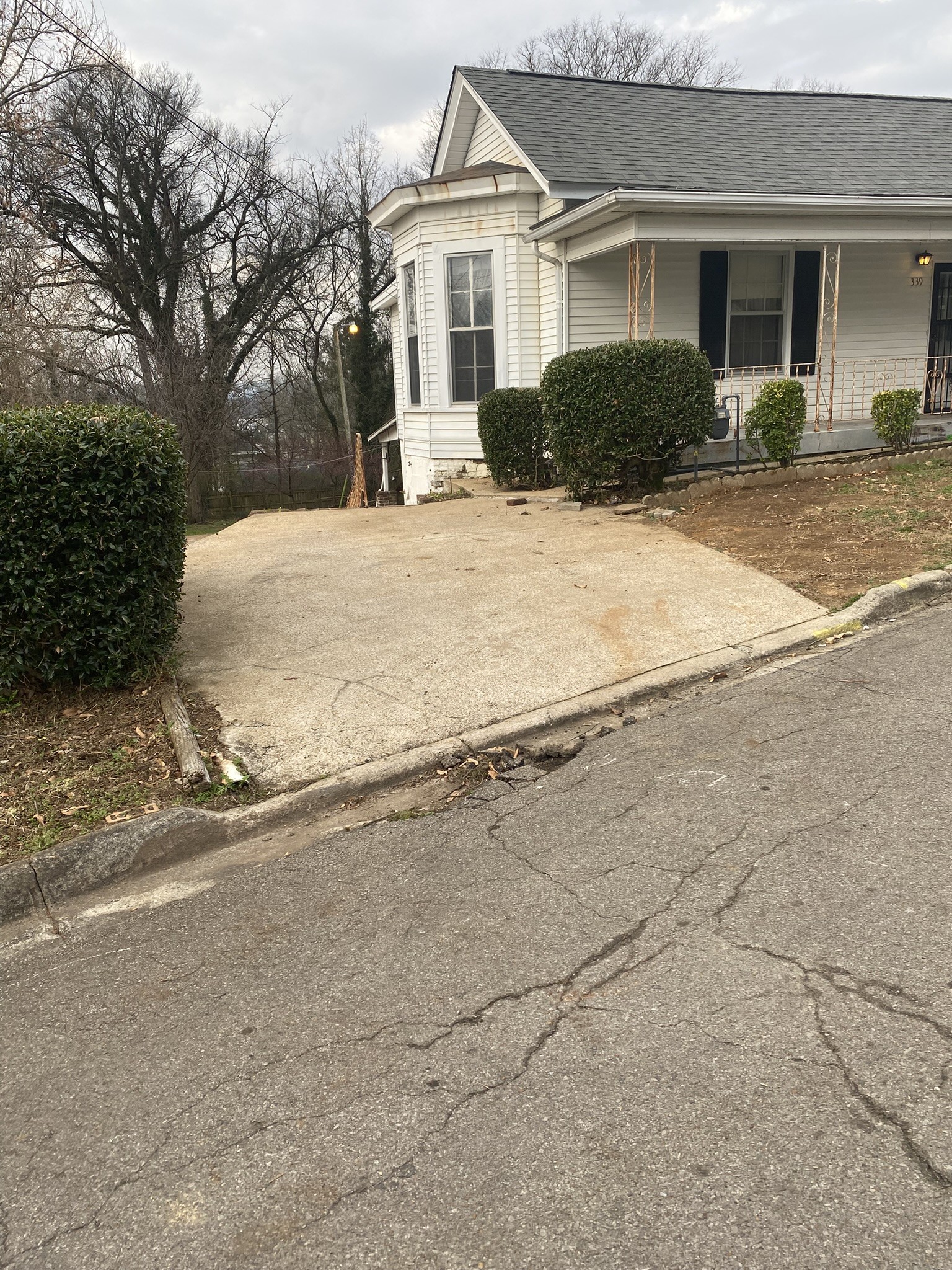 339 West Washington Street Pulaski, TN 38478 - Photo 5 of 23 a front view of house with yard and trees around