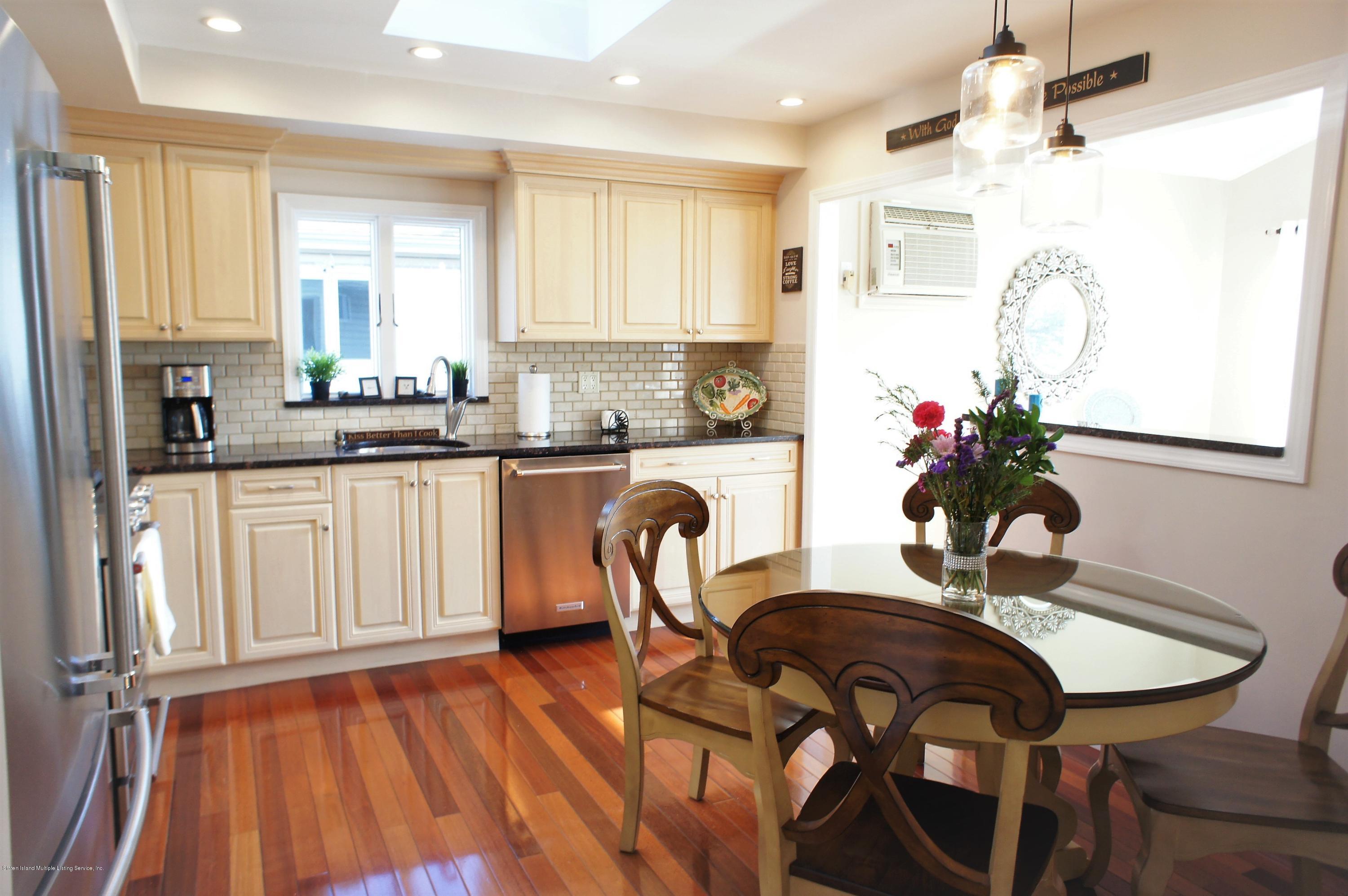 141 Fieldstone Road Staten Island, NY 10314 - Photo 11 of 32 DSC06603