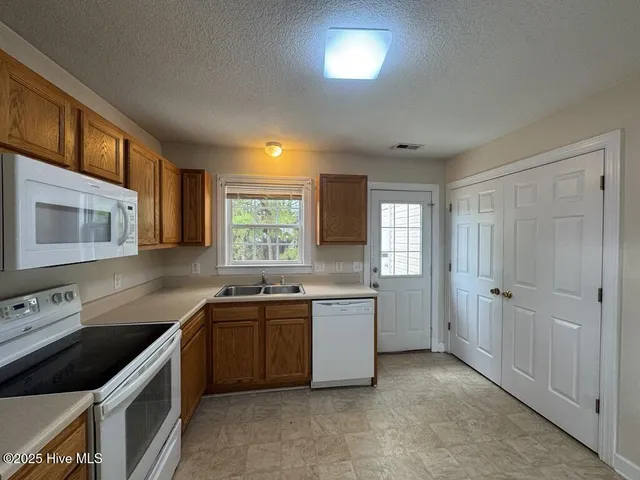 $1,400 | 1106 Springwood Drive, Jacksonville, NC 28546