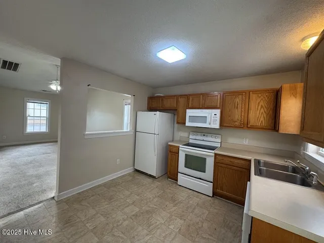 $1,400 | 1106 Springwood Drive, Jacksonville, NC 28546