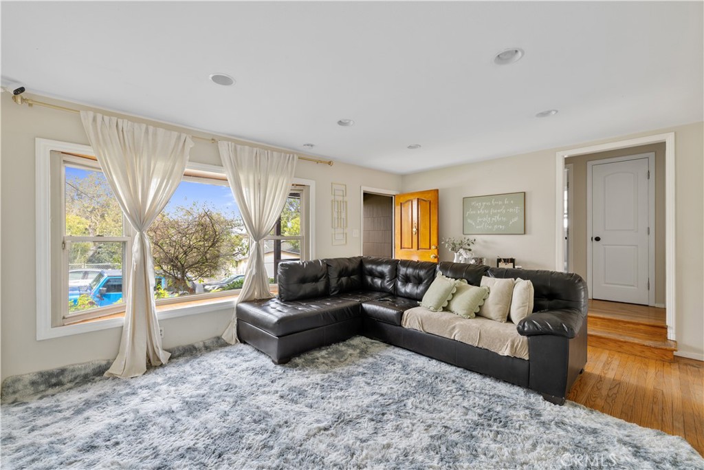 903 Jones Court Pinole, CA 94564 - Photo 5 of 24 Living room