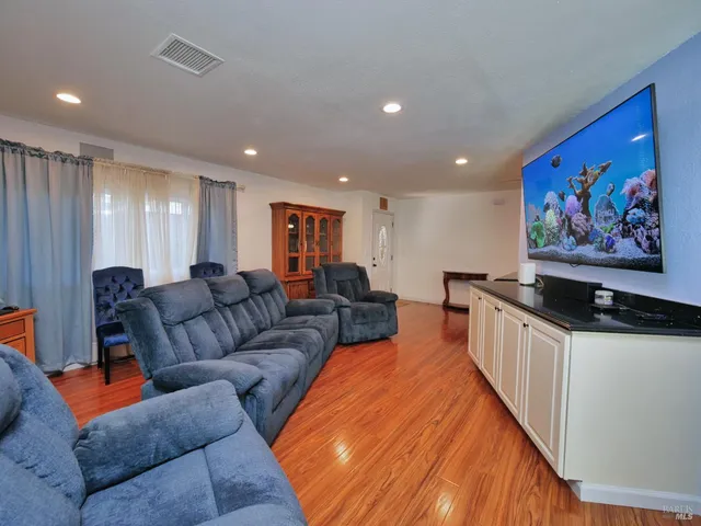 $259,900 | 87 Gloria Court, Vallejo, CA 94590