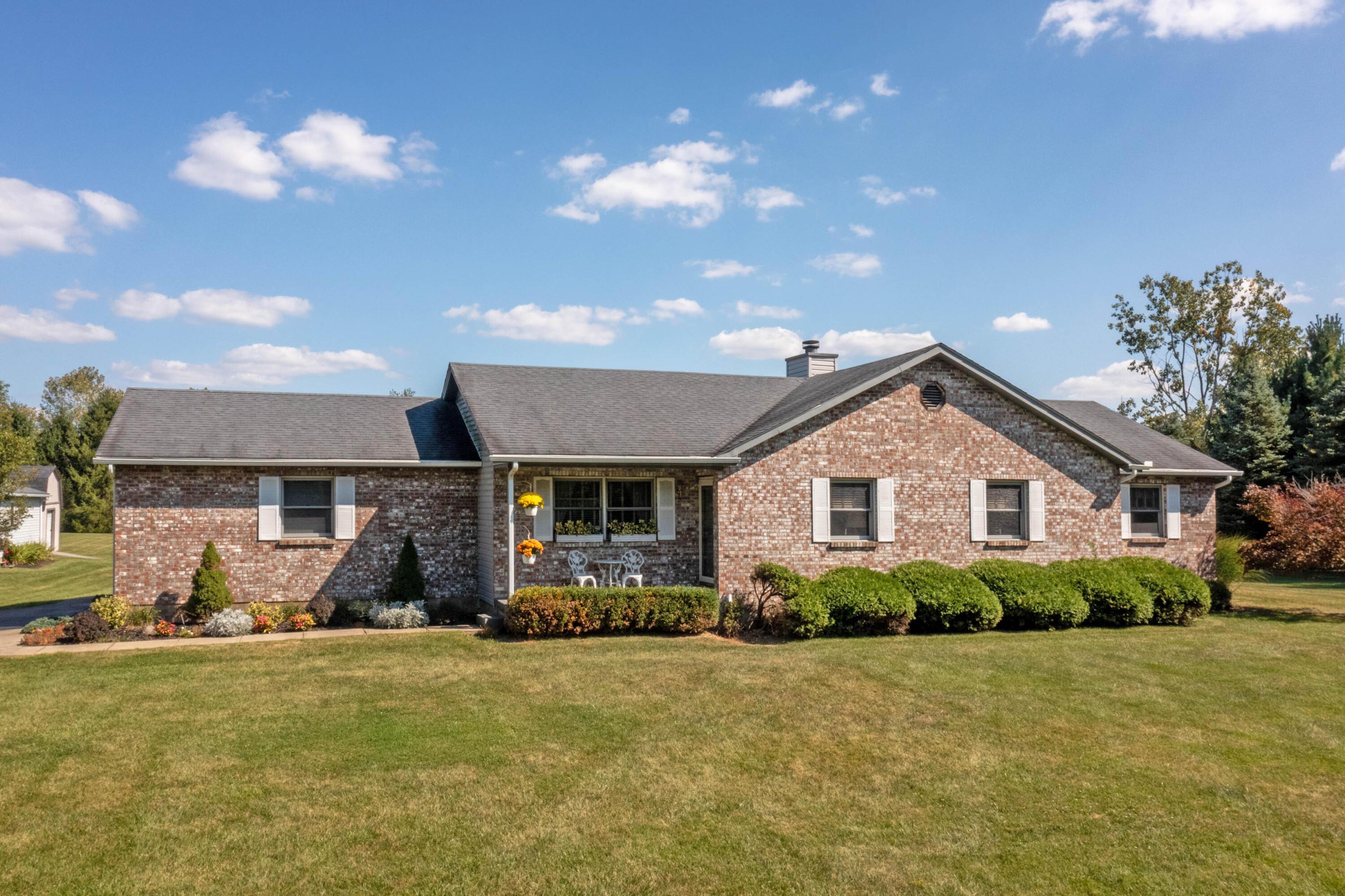 4947 Summit Road Southwest Pataskala, OH 43062 - Photo 5 of 38 EXTERIOR FRONT OF HOME