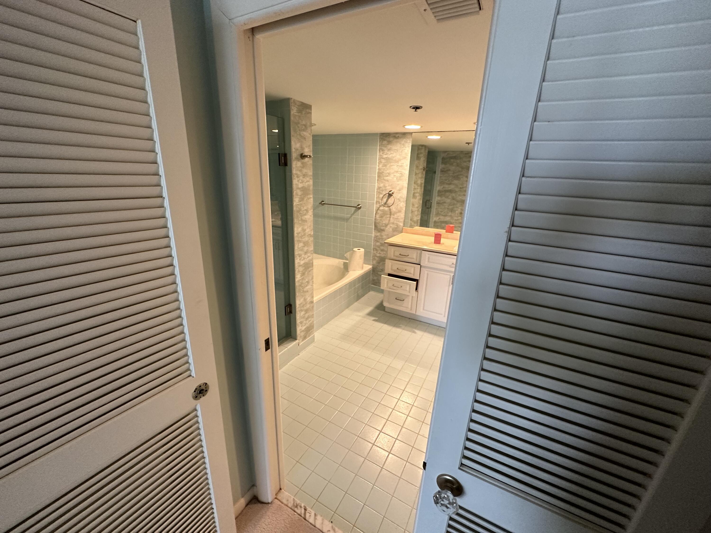 250 South Ocean Boulevard, Unit 10C Boca Raton, FL 33432 - Photo 6 of 14 IMG_6538