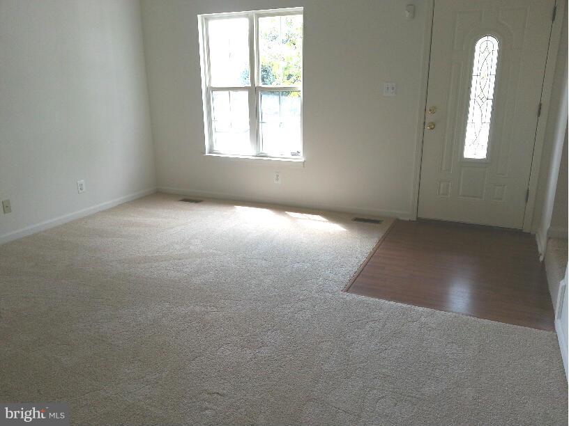 112 Ridge Avenue Taneytown, MD 21787 - Photo 4 of 28 Living Room
