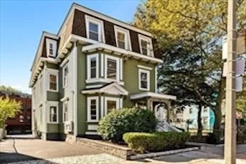 $3,700 | 348 Centre Street, Unit 3, Boston, MA 02130