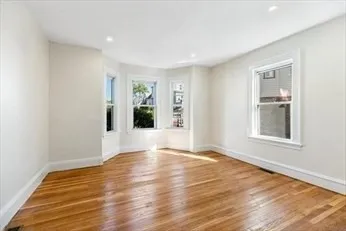 $3,700 | 348 Centre Street, Unit 3, Boston, MA 02130