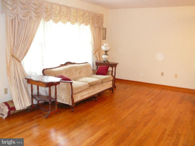 9921 Rocky Ridge Road Rocky Ridge, MD 21778 - Photo 4 of 25 Living Room