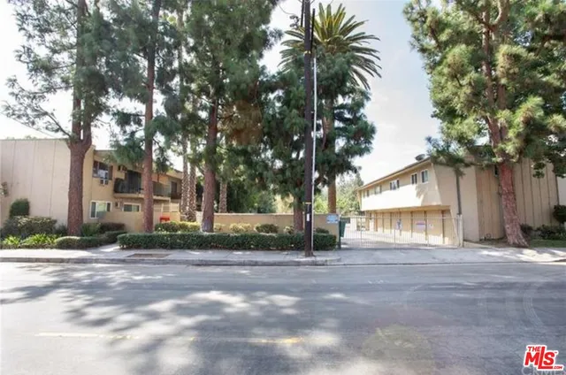 $3,200 | 11138 Aqua Vista Street, Unit 55, North Hollywood, CA 91602