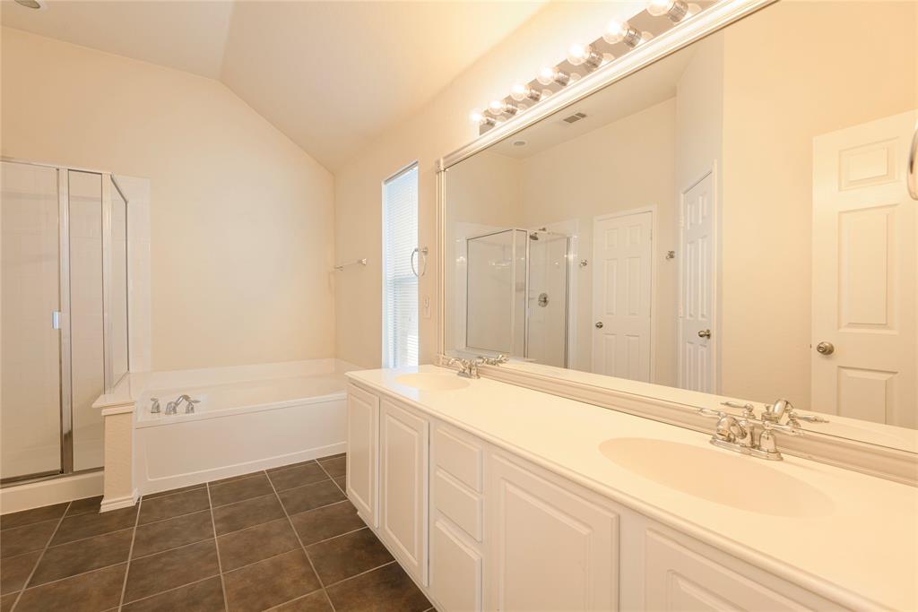 2104 Trinity Lane McKinney, TX 75072 - Photo 26 of 40 Primary bathroom