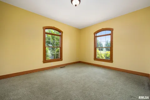 $3,950,000 | 3076 North 400 East Road, McLean, IL 61754