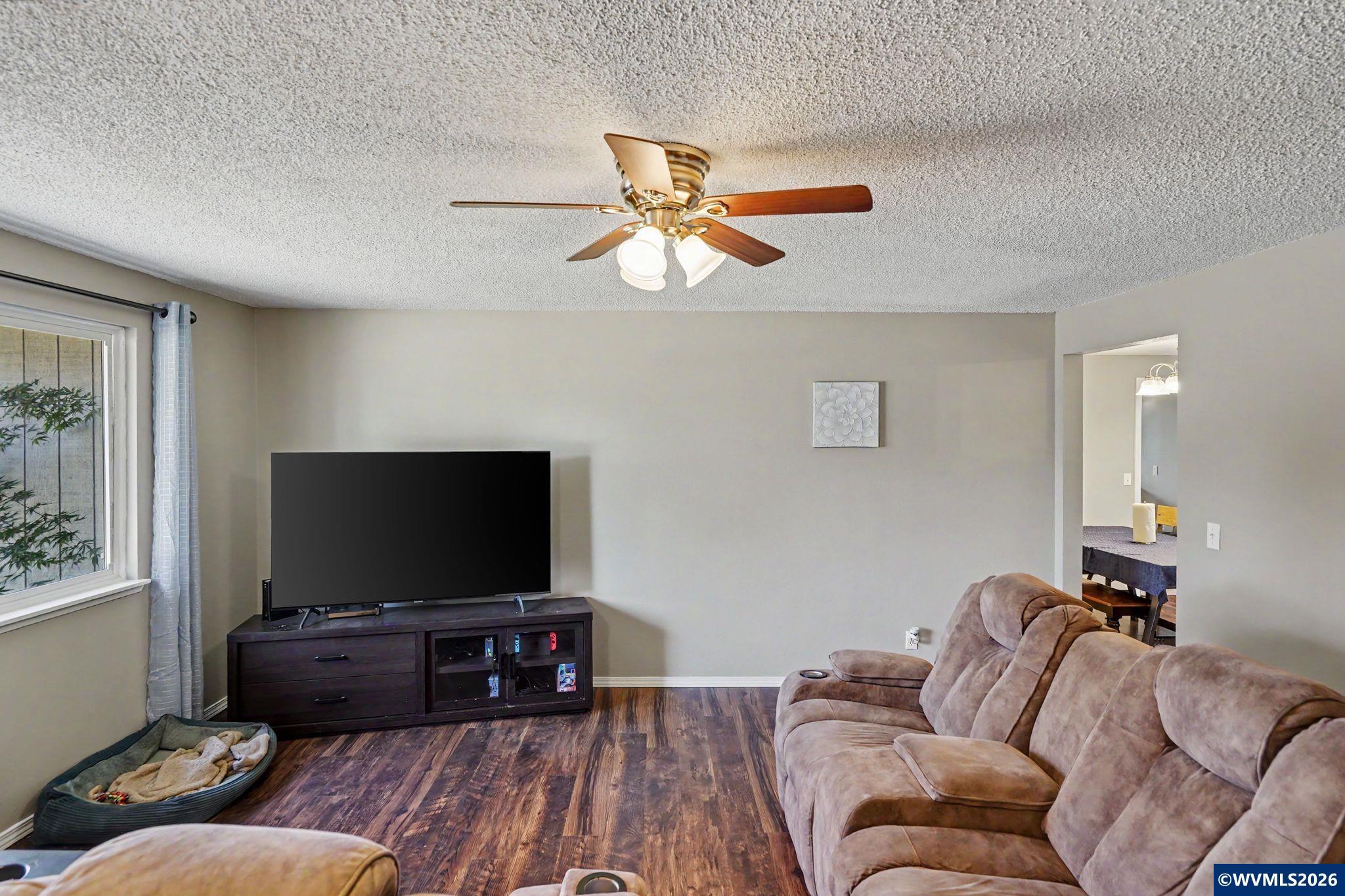 460 North 12th Street Independence, OR 97351 - Photo 5 of 34