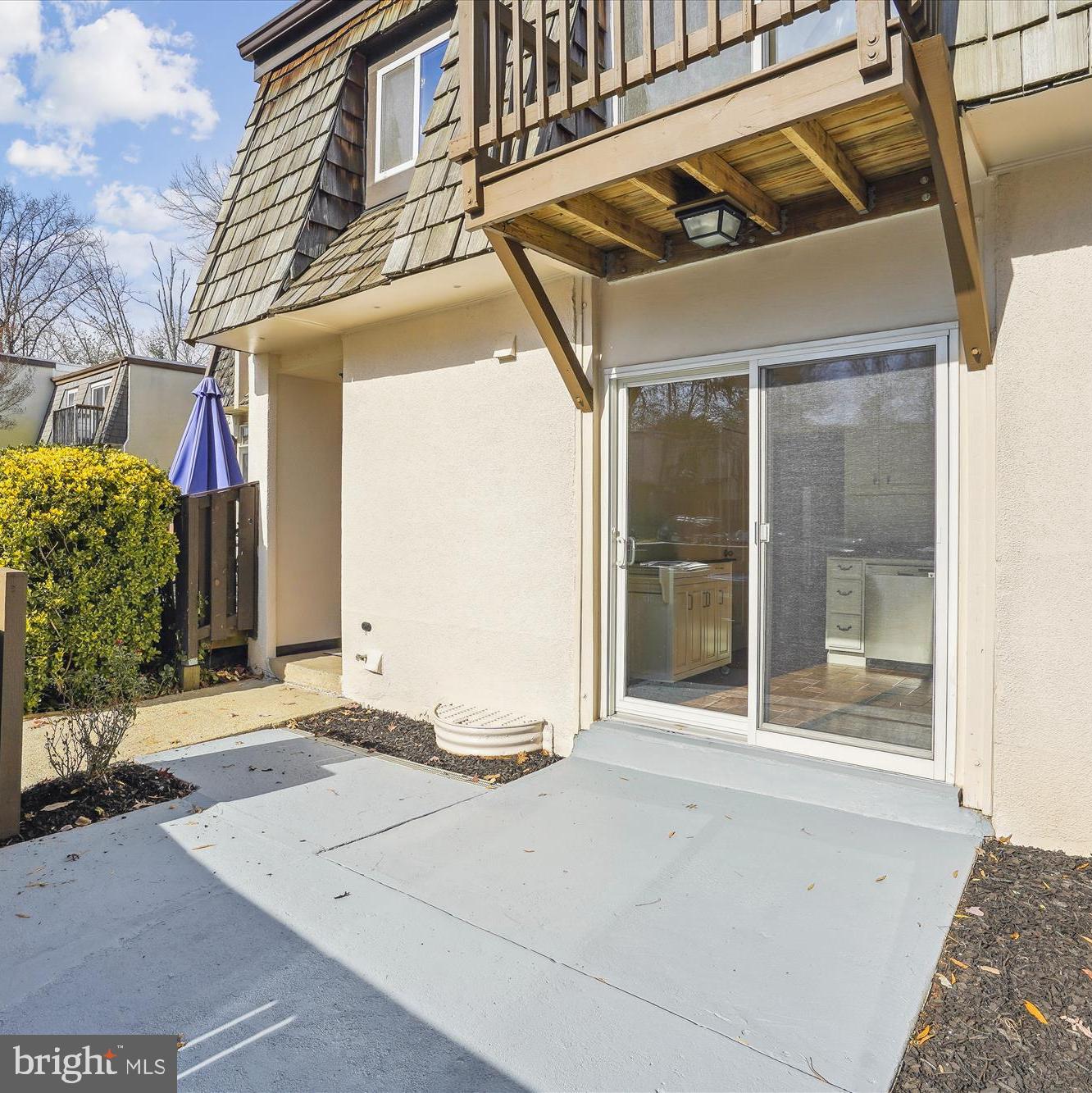 1640 Valencia Way Reston, VA 20190 - Photo 14 of 53 Front patio leads to Kitchen