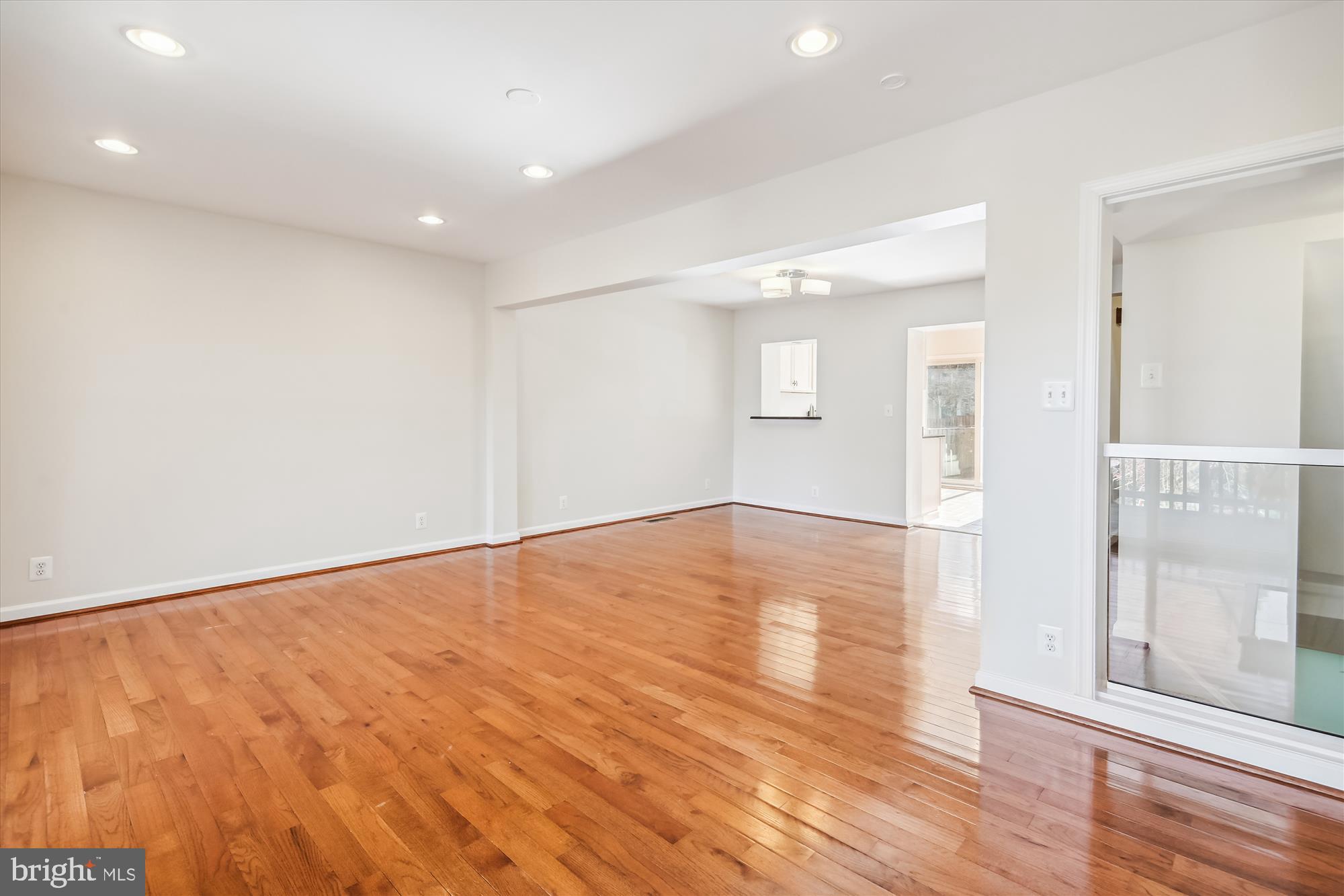1640 Valencia Way Reston, VA 20190 - Photo 8 of 53 Living and Dining room