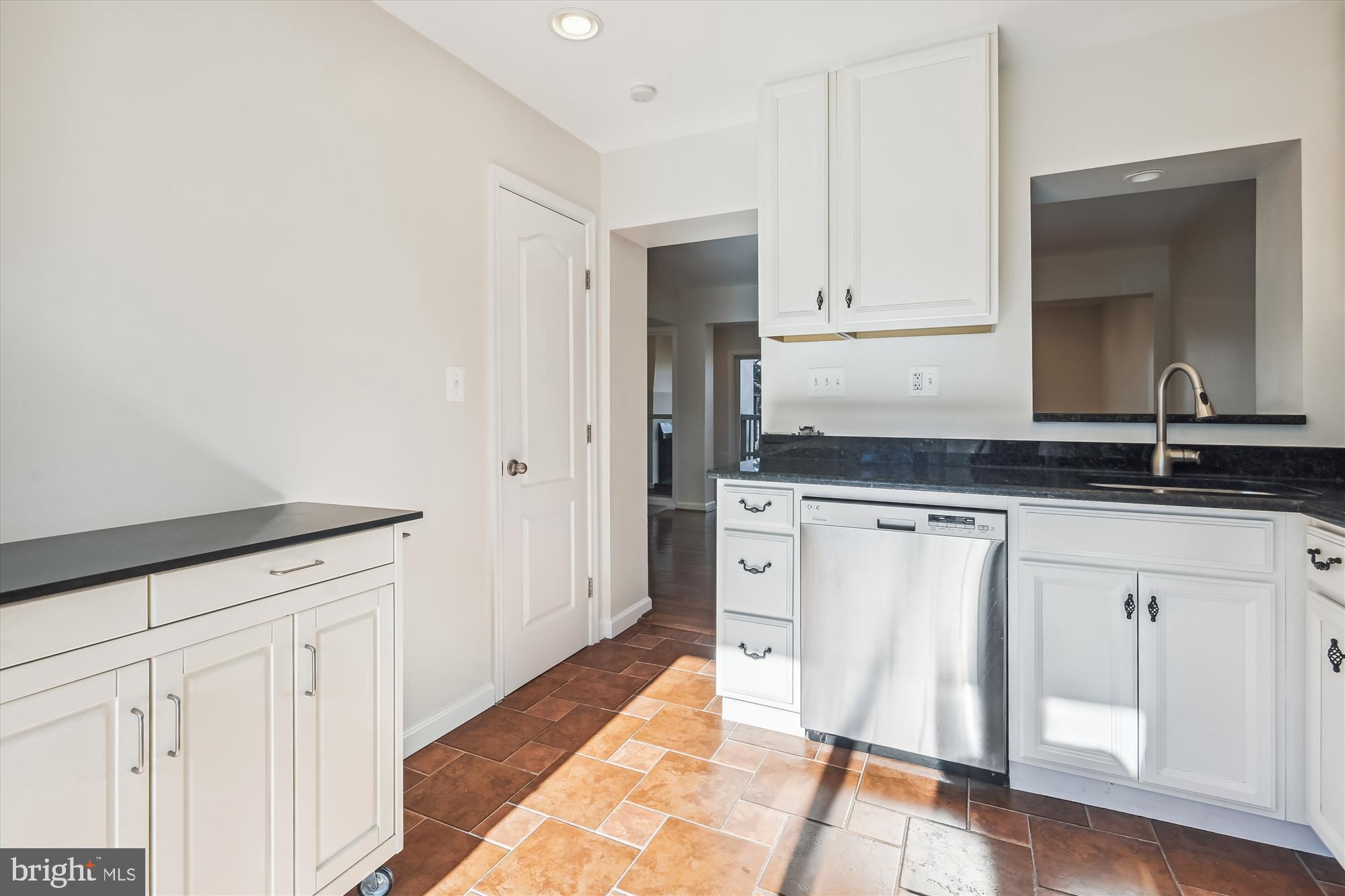 1640 Valencia Way Reston, VA 20190 - Photo 9 of 53 Kitchen