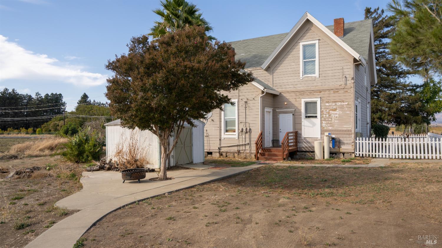 2626 Rockville Road Fairfield, CA 94534 - Photo 14 of 22 a view of a house with backyard
