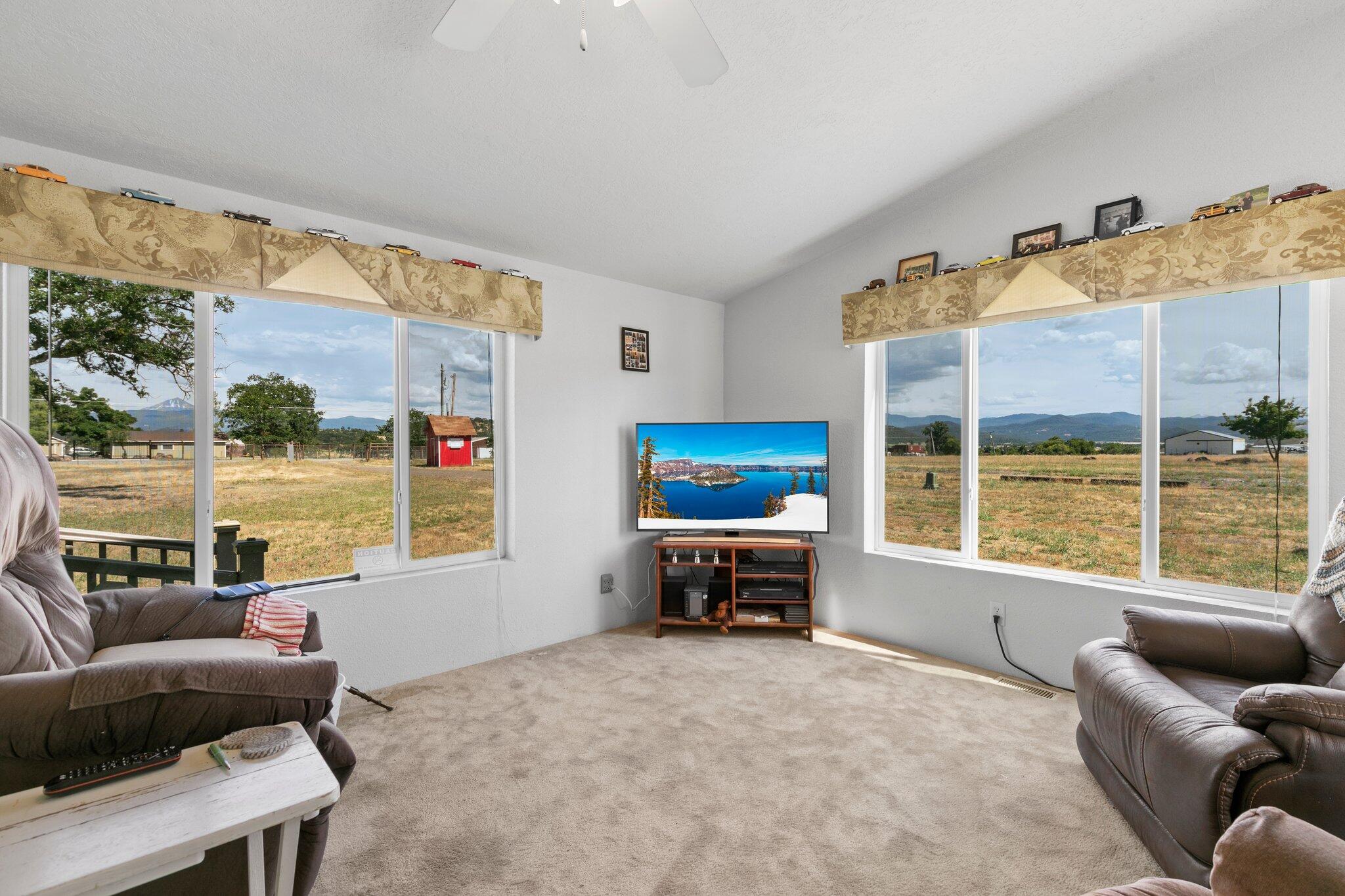 217 Ayres Road Eagle Point, OR 97524 - Photo 4 of 30 17-web-or-mls-WCIM0034