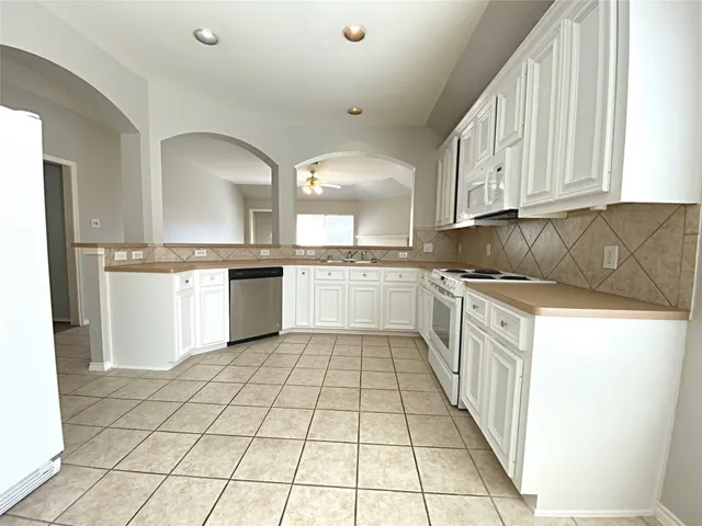 $2,350 | 22014 Gold Leaf Trail, Cypress, TX 77433