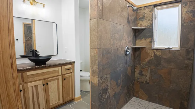 an empty room with closet and a ceiling fan