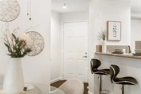 $344,000 | 280 Caldecott Lane, Unit 321, Oakland, CA 94618