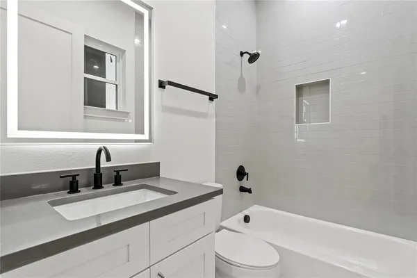 $3,250 | 2101 North Prairie Avenue, Unit 201, Dallas, TX 75204