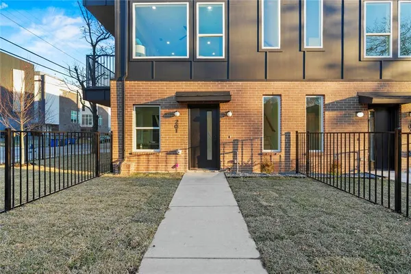 $3,250 | 2101 North Prairie Avenue, Unit 201, Dallas, TX 75204