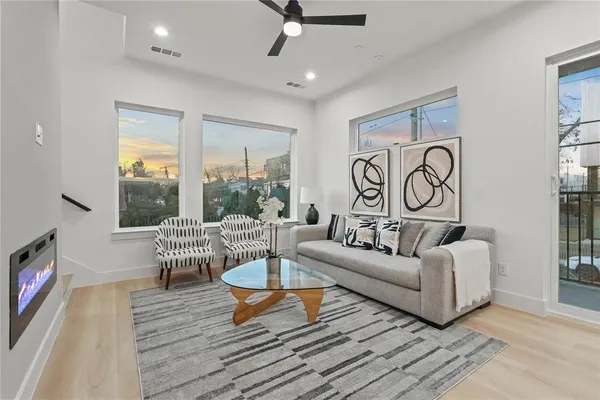 $3,250 | 2101 North Prairie Avenue, Unit 201, Dallas, TX 75204