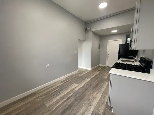 $1,100 | 4910 West Armitage Avenue, Unit 1R, Chicago, IL 60639