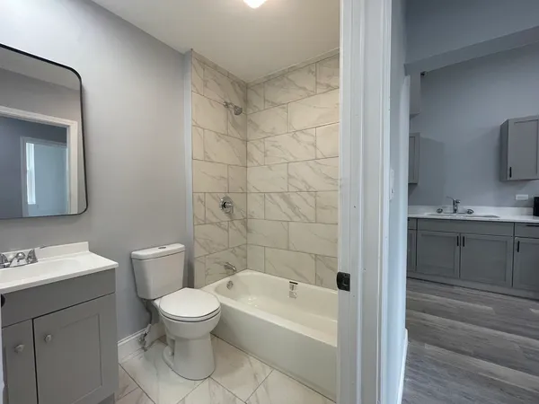 $1,100 | 4910 West Armitage Avenue, Unit 1R, Chicago, IL 60639