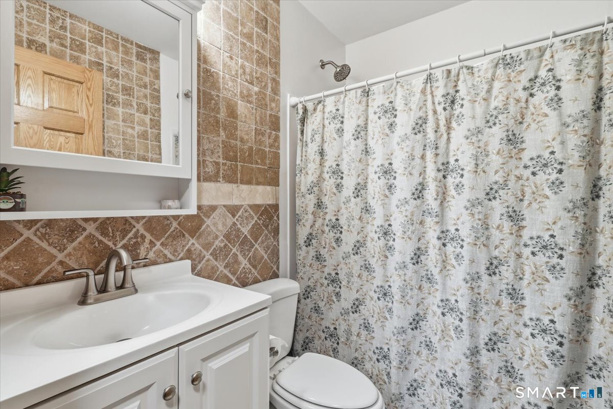 31 Iron Street Ledyard, CT 06339 - Photo 17 of 40