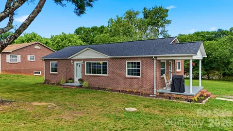 $259,900 | 3526 16th Street Northeast, Hickory, NC 28601