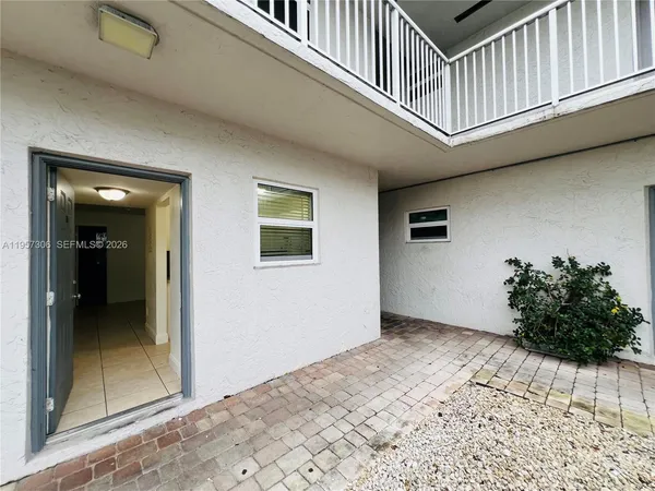 $2,200 | 2040 Northwest 89th Avenue, Unit 104, Pembroke Pines, FL 33024