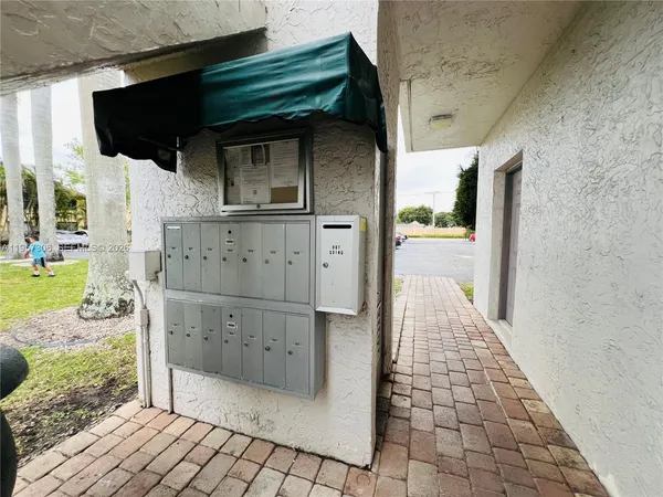 $2,200 | 2040 Northwest 89th Avenue, Unit 104, Pembroke Pines, FL 33024