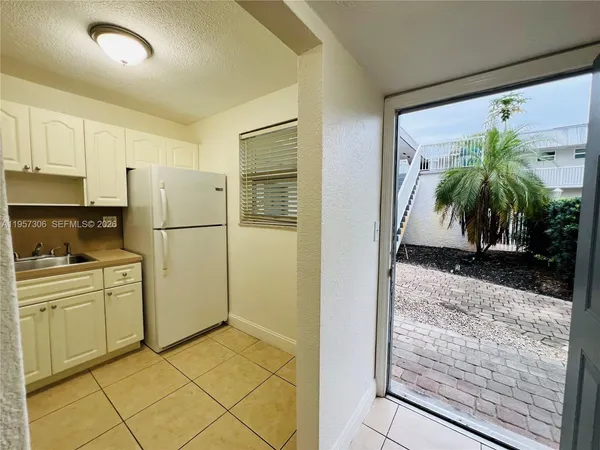 $2,200 | 2040 Northwest 89th Avenue, Unit 104, Pembroke Pines, FL 33024