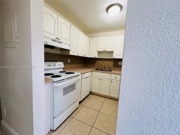$2,200 | 2040 Northwest 89th Avenue, Unit 104, Pembroke Pines, FL 33024