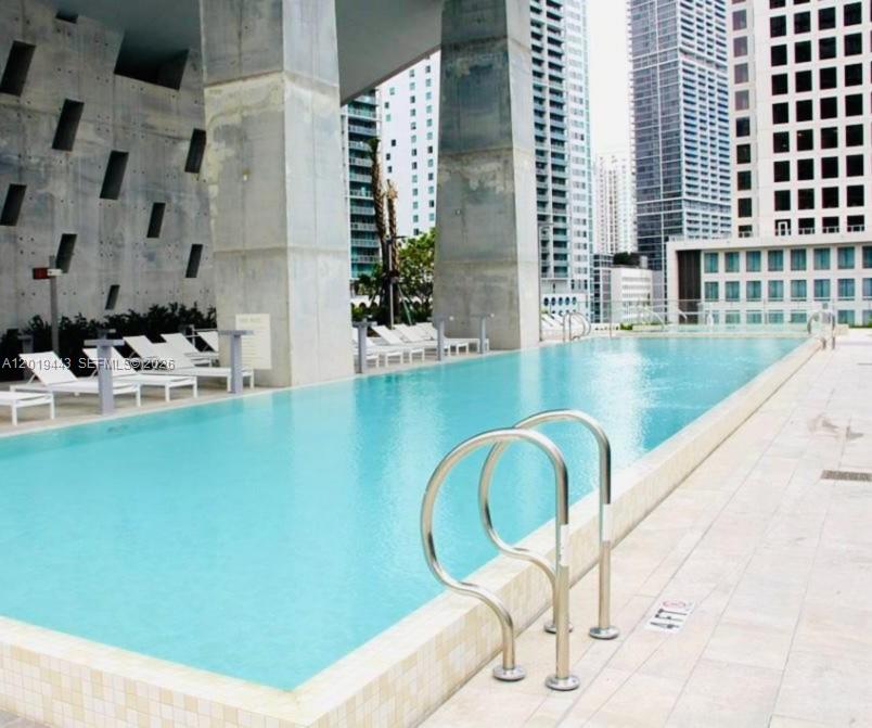 68 Southeast 6th Street, Unit 2702 Miami, FL 33131 - Photo 17 of 28