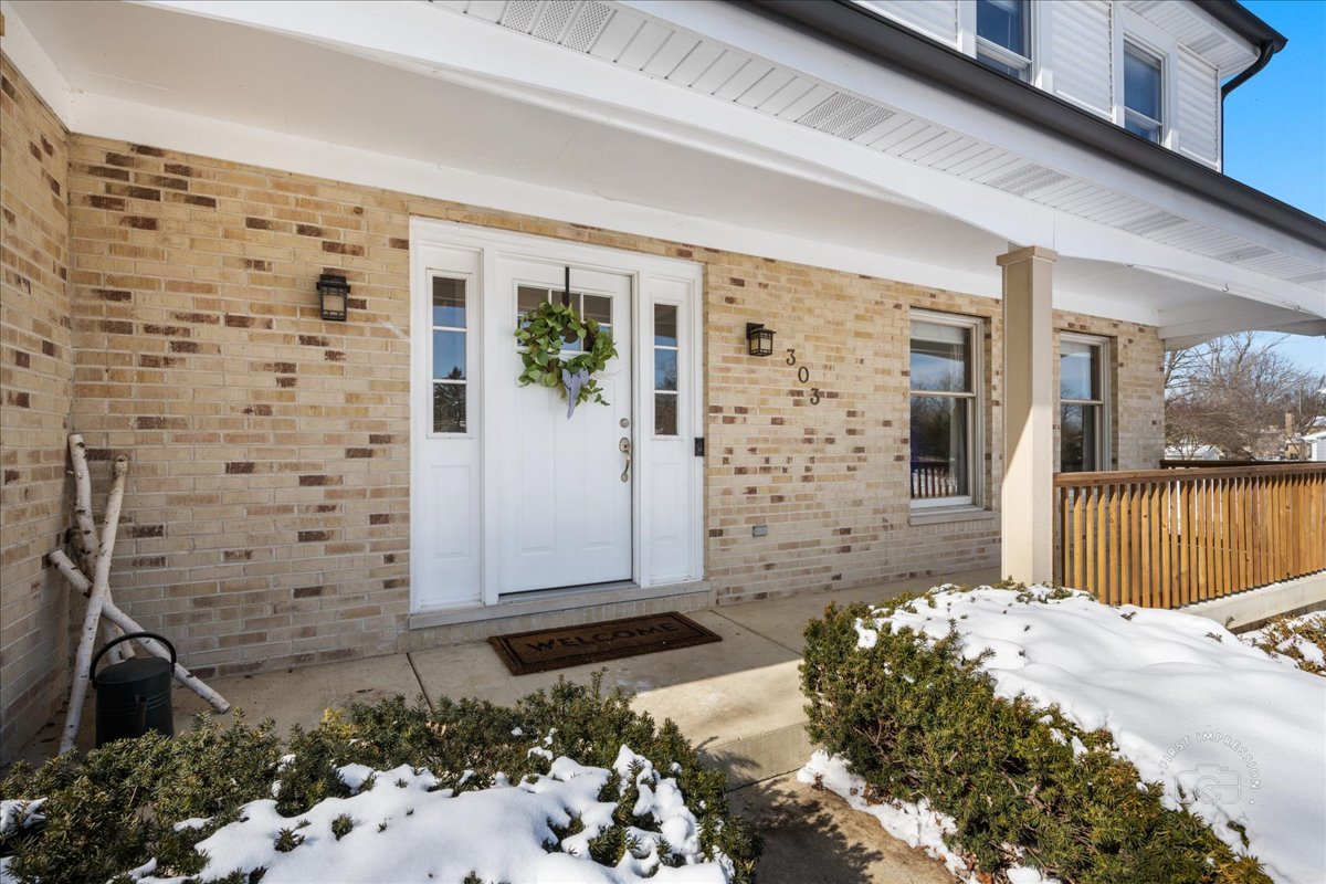 303 South Raddant Road Batavia, IL 60510 - Photo 3 of 35 Gallery Image 3