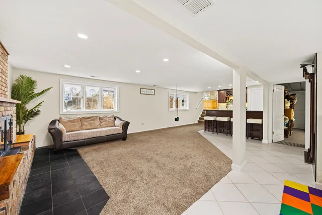 $4,000 | 641 Woods Street, Frankfort, IL 60423