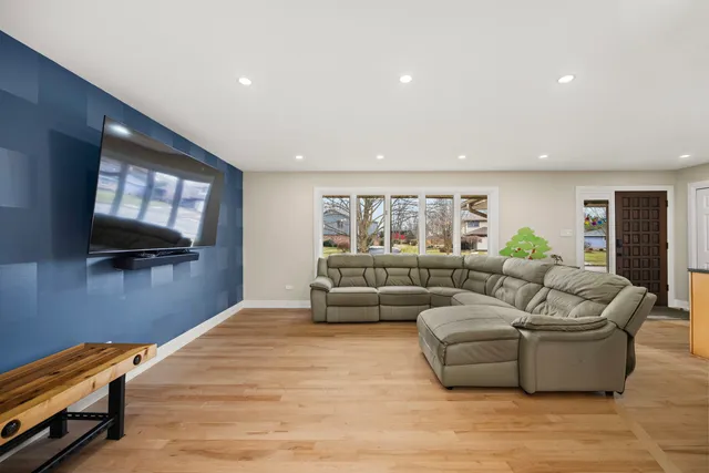 $4,000 | 641 Woods Street, Frankfort, IL 60423