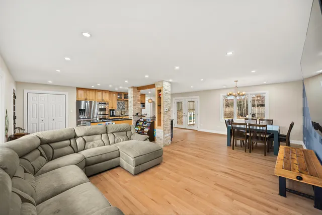 $4,000 | 641 Woods Street, Frankfort, IL 60423