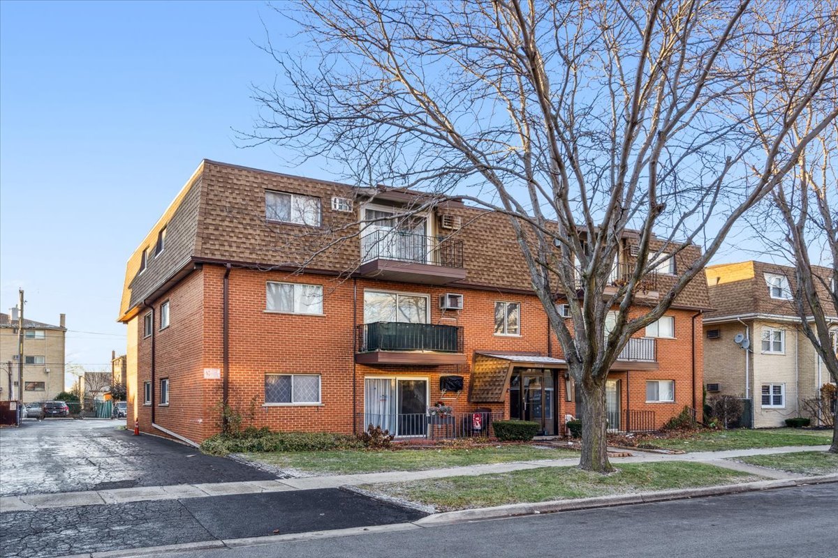10530 Parkside Avenue, Unit 8 Chicago Ridge, IL 60415 - Photo 2 of 25