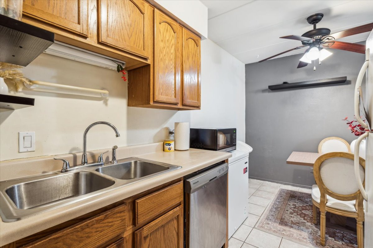 10530 Parkside Avenue, Unit 8 Chicago Ridge, IL 60415 - Photo 6 of 25