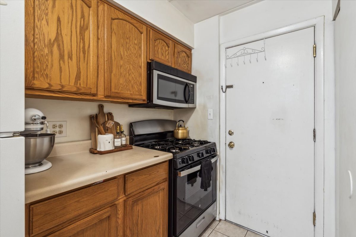 10530 Parkside Avenue, Unit 8 Chicago Ridge, IL 60415 - Photo 8 of 25