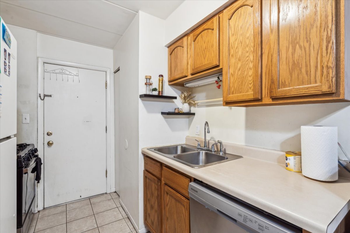10530 Parkside Avenue, Unit 8 Chicago Ridge, IL 60415 - Photo 10 of 25