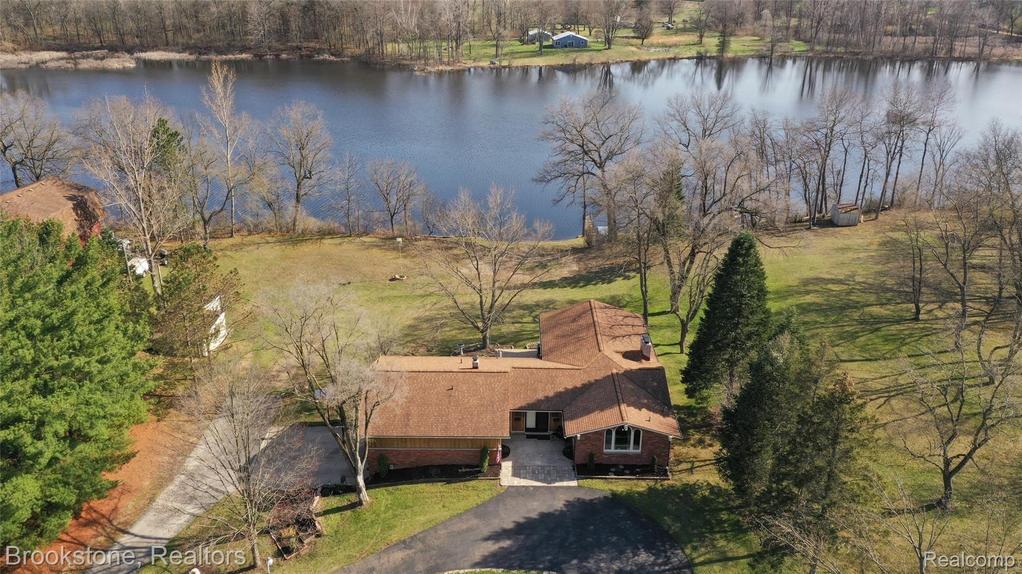 10635 Clark Road Davisburg, MI 48350 - Photo 4 of 33 Beautifully maintained inside and out