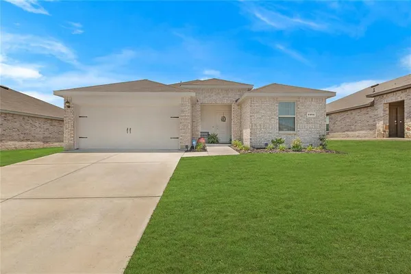 $1,995 | 1404 Old Trl Road, Royse City, TX 75189