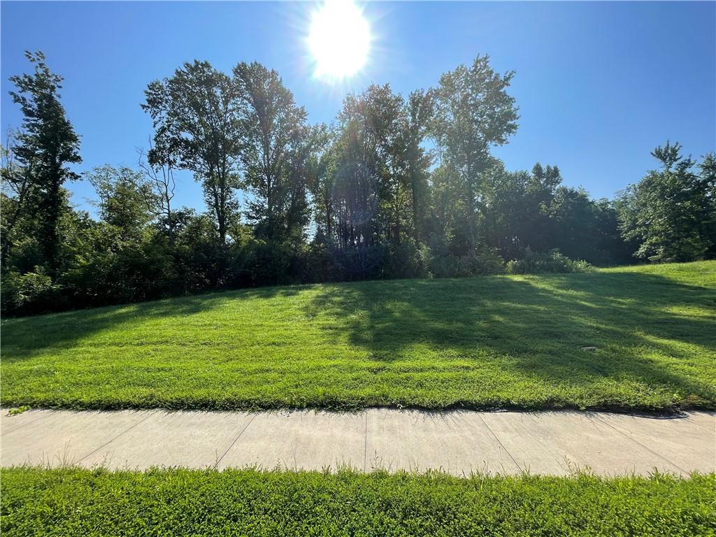 1877 Tipton Pointe Court Columbus, IN 47201 - Photo 8 of 9
