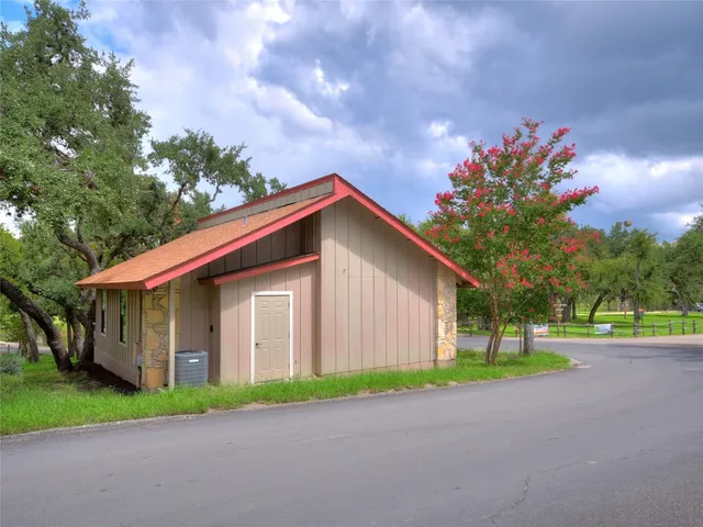 $1,750 | 154 Woodcreek Drive, Unit 13, Wimberley, TX 78676